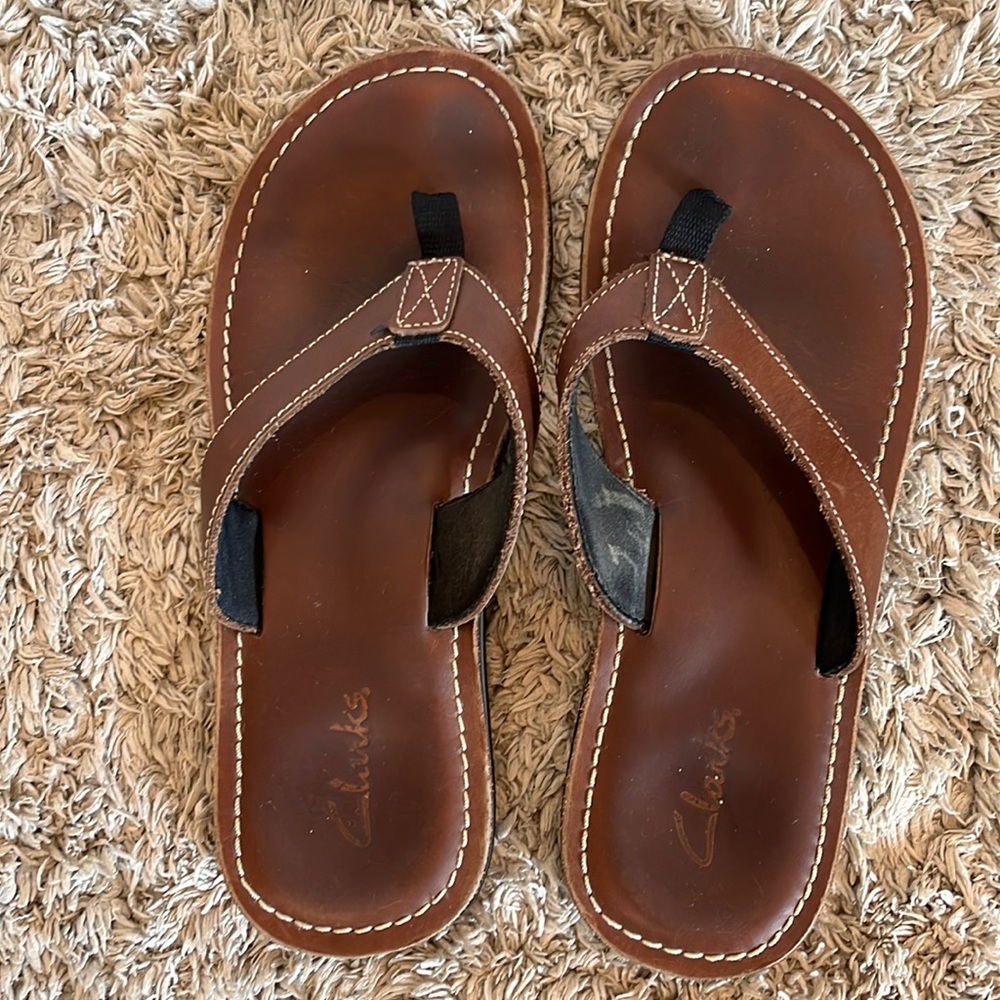 Clarks Flip flops